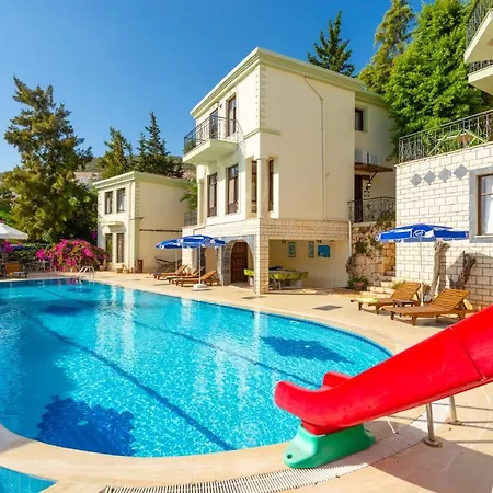 Villa Lamyros *