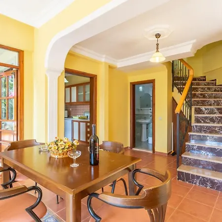 Lamyros Villa *